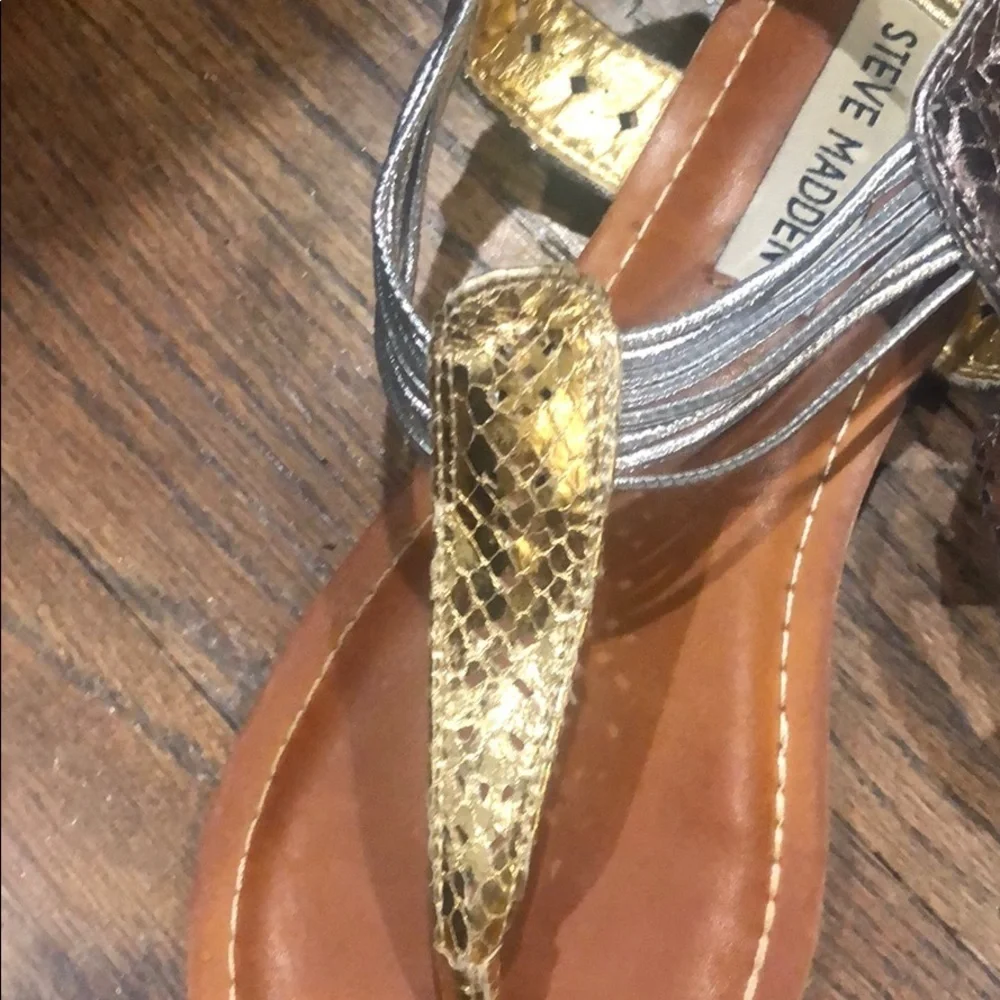 Steve Madden silver and gold sandals size 4 ⭐️⭐️